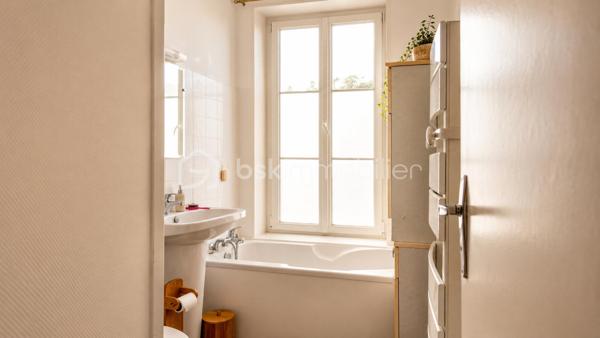 💼 Investissez dans un bien de caractère offrant une rentabilité immédiate !
     APPARTEMENT DE 58 m² | 108 000 €
Au cœur du centre historique de Louviers, découvrez cet appartement de 58 m², situé au 1er étage d'un immeuble classé Monument Historique. Vendu loué 650 € charges comprises par mois, il représente une opportunité idéale pour développer votre patrimoine avec un locataire déjà en place.

Vous apprécierez son séjour lumineux de 20 m², sa cuisine indépendante, sa grande chambre avec placard, son entrée avec rangement, sa salle de bains et son wc.

En bon état général, l'appartement bénéficie de fenêtres PVC double vitrage, d'un chauffage électrique individuel et d'un emplacement privilégié, à quelques pas des commerces, des écoles et de toutes les commodités.
✨ Les atouts qui font la différence

🏛 Immeuble classé Monument Historique
💰 Appartement vendu loué 650 €/mois (charges comprises)
📍 Hyper-centre de Louviers
📐 58 m² habitables
🛋 Séjour de 20 m²
🛏 Grande chambre avec placard
✅ Bon état général – aucun gros travaux à prévoir

Un investissement clé en main, alliant le charme de l'ancien, un emplacement recherché et des revenus locatifs immédiats.

📞Pour visiter N’hésitez pas à me contacter 06 83 30 17 01
Prix du bien : 108 000,00 €
Les honoraires d'agence sont à la charge du vendeur.