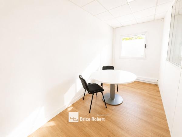 Bureau à louer à Dardilly avec open space lumineux et accès transports