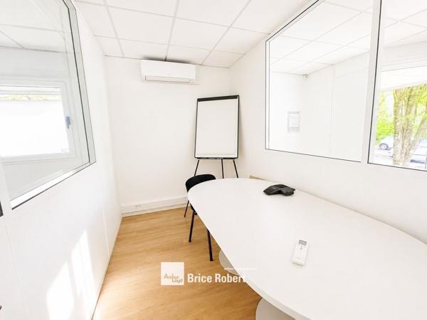 Bureau à louer à Dardilly avec open space lumineux et accès transports