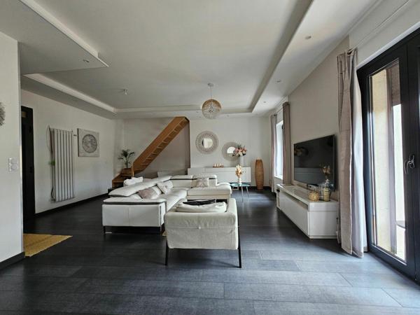 Appartement à vendre    6 pièces • 137 m2 Saint-Étienne