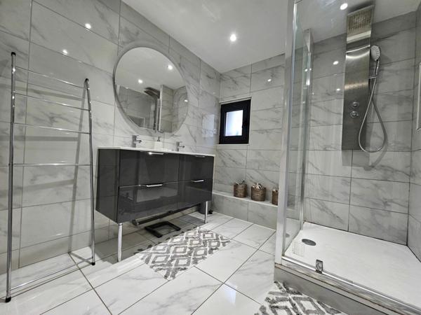 Appartement à vendre    6 pièces • 137 m2 Saint-Étienne