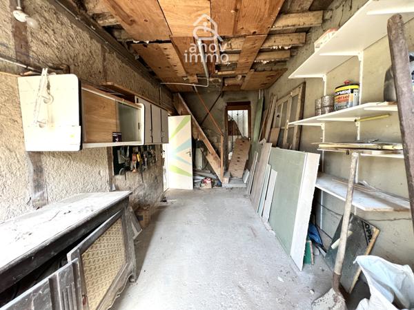 Maison
                                                                                                                                                                                                                                                                                                                        7 pièce(s)                                                                                                                                                                                                          3 chambre(s)                                                                                                                                                                                                          140  m²