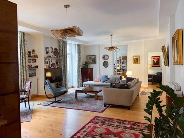 Appartement Angers/Ralliement Hyper Centre de 7 pièces de 211m², 4 Chambres, cave.