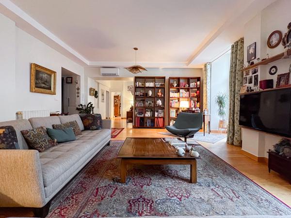 Appartement Angers/Ralliement Hyper Centre de 7 pièces de 211m², 4 Chambres, cave.