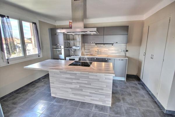 À VENDRE IDEAL INVESTISSEUR LOCATIF VILLA 3 FACES DE 270 M² SUR TERRAIN DE 390 M²