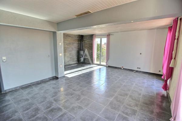 À VENDRE IDEAL INVESTISSEUR LOCATIF VILLA 3 FACES DE 270 M² SUR TERRAIN DE 390 M²