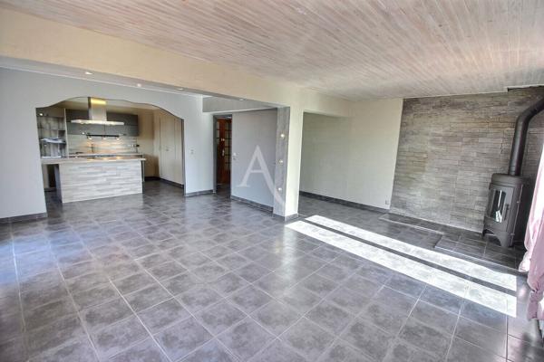 À VENDRE IDEAL INVESTISSEUR LOCATIF VILLA 3 FACES DE 270 M² SUR TERRAIN DE 390 M²