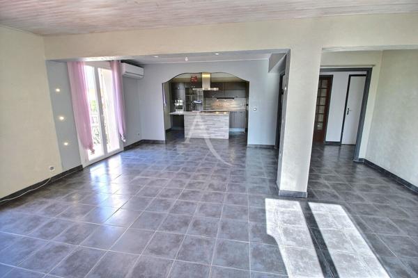 À VENDRE IDEAL INVESTISSEUR LOCATIF VILLA 3 FACES DE 270 M² SUR TERRAIN DE 390 M²