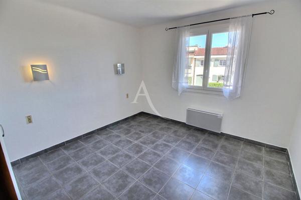 À VENDRE IDEAL INVESTISSEUR LOCATIF VILLA 3 FACES DE 270 M² SUR TERRAIN DE 390 M²