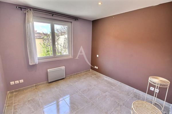 À VENDRE IDEAL INVESTISSEUR LOCATIF VILLA 3 FACES DE 270 M² SUR TERRAIN DE 390 M²