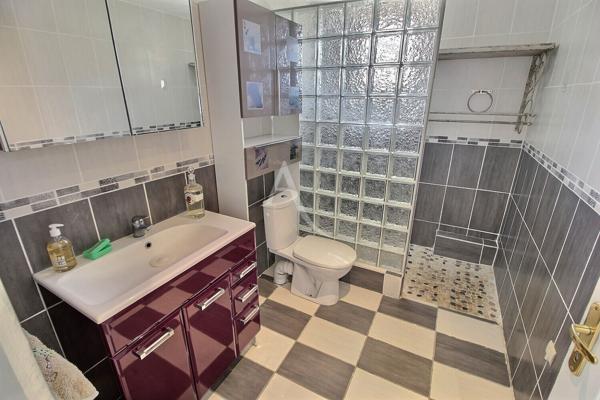 À VENDRE IDEAL INVESTISSEUR LOCATIF VILLA 3 FACES DE 270 M² SUR TERRAIN DE 390 M²