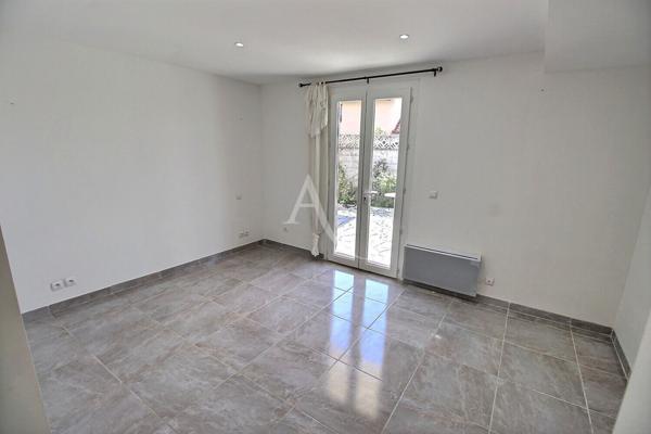 À VENDRE IDEAL INVESTISSEUR LOCATIF VILLA 3 FACES DE 270 M² SUR TERRAIN DE 390 M²