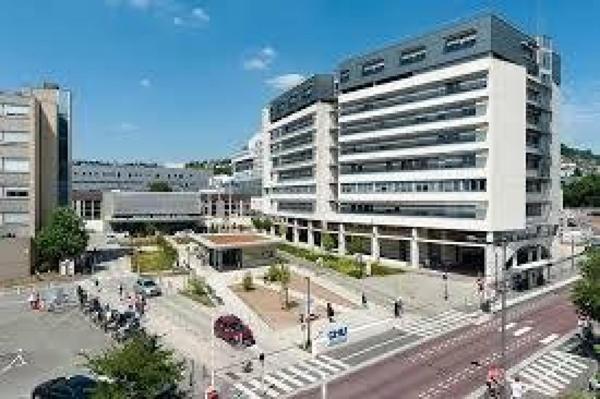 Entre le CHU et La clinique st hilaire