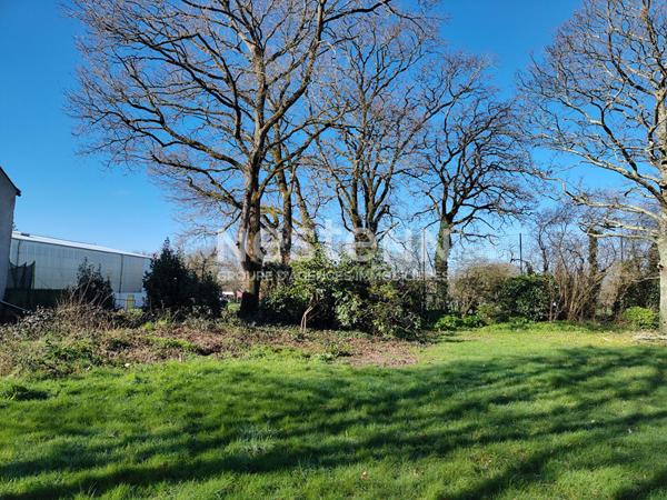 Terrain Surzur 596 m2 viabilisé? Calme et arboré, idéal construction