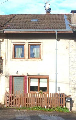 À vendre --  Maison de village 95 m² avec terrasse et garage -- Genod (39240)