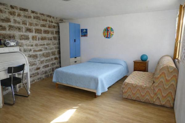 Maison de ville avec extérieur cosy, à l’abri des regards