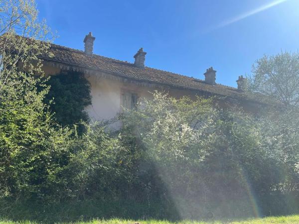 IMMEUBLE A RENOVER COMPLETEMENT