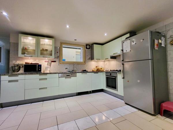 Maison à vendre 4 APPARTEMENTS - PISCINE - VUE LAC - EVIAN LES BAINS (74)