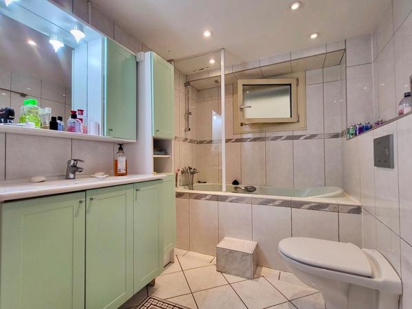 Maison à vendre 4 APPARTEMENTS - PISCINE - VUE LAC - EVIAN LES BAINS (74)