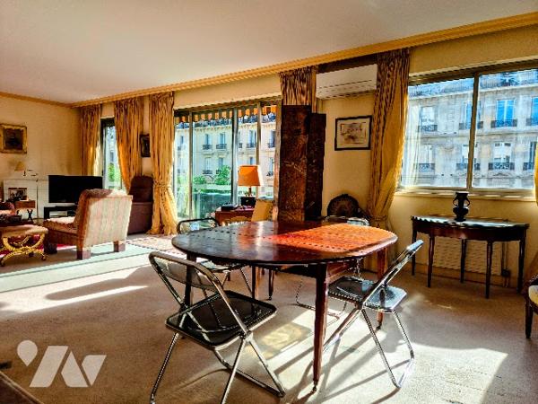 PARIS XVIIe – WAGRAM – BEL APPARTEMENT FAMILIAL TRAVERSANT DE 152 m² – BALCON – 3/4 CHAMBRES