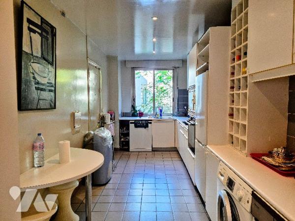 PARIS XVIIe – WAGRAM – BEL APPARTEMENT FAMILIAL TRAVERSANT DE 152 m² – BALCON – 3/4 CHAMBRES