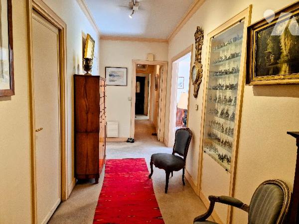 PARIS XVIIe – WAGRAM – BEL APPARTEMENT FAMILIAL TRAVERSANT DE 152 m² – BALCON – 3/4 CHAMBRES