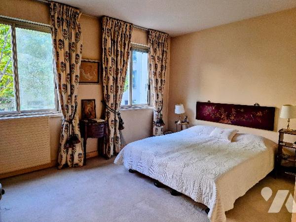 PARIS XVIIe – WAGRAM – BEL APPARTEMENT FAMILIAL TRAVERSANT DE 152 m² – BALCON – 3/4 CHAMBRES