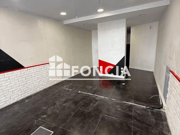 Location Local commercial 2 pièces 49.38 m² - 30 RUE RENE POUTEAU Melun 77000