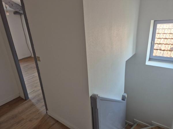 Ensemble immobilier, 2 maisons, un grand hangar, un garage, gros oeuvre en bon état