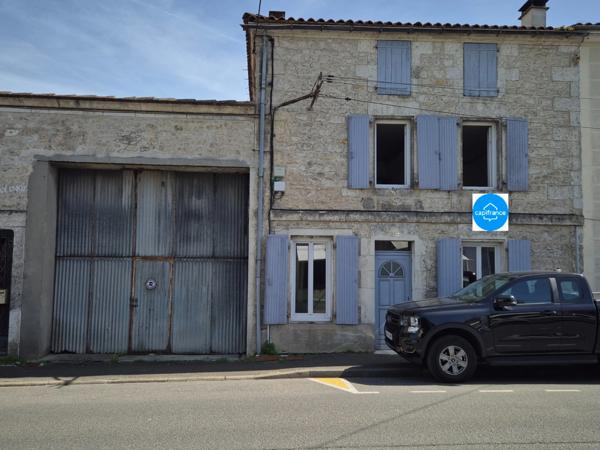 Ensemble immobilier, 2 maisons, un grand hangar, un garage, gros oeuvre en bon état