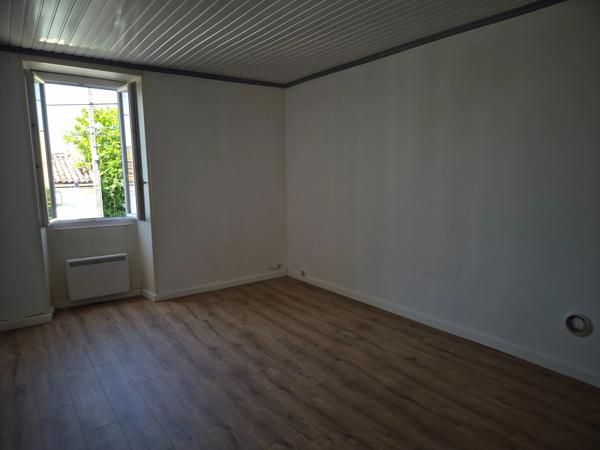 Ensemble immobilier, 2 maisons, un grand hangar, un garage, gros oeuvre en bon état