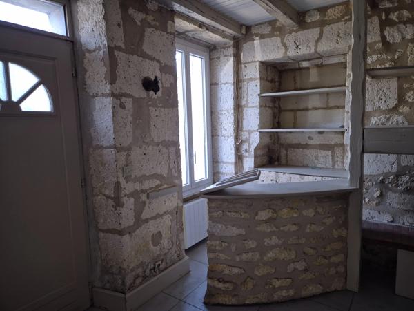 Ensemble immobilier, 2 maisons, un grand hangar, un garage, gros oeuvre en bon état