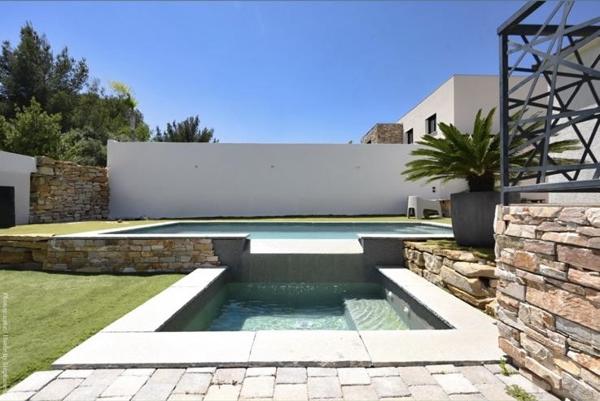 Villa récente 100 m2 - Piscine - Terrasse - Dépendances