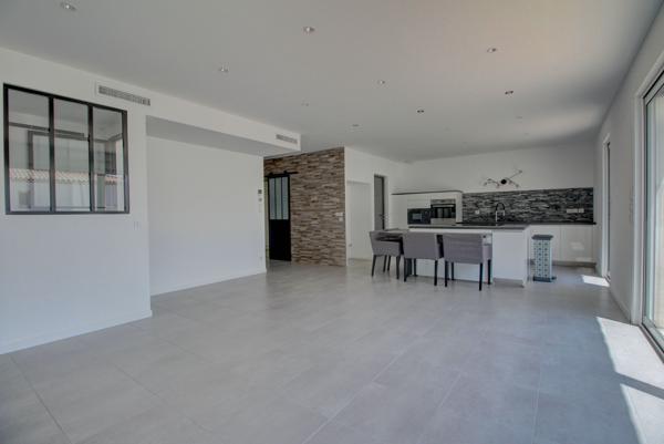Villa récente 100 m2 - Piscine - Terrasse - Dépendances