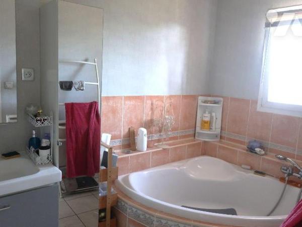 Secteur Ouest - Dans impasse, PAVILLON de 2000, env. 117m2 hab., en très bon état, comprenant :...