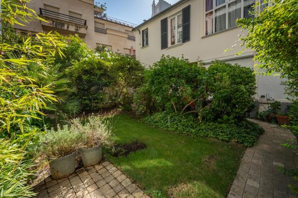 LA CAMPAGNE AU COEUR DE PARIS 15 - MAISON FAMILIALE DE 4 CHAMBRES AVEC JARDIN