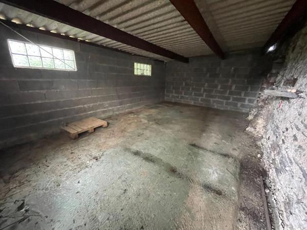 Bâtisse en pierre à rénover - 3 pièces - 74 m² - SAFFRE