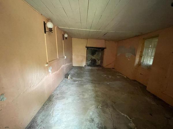 Bâtisse en pierre à rénover - 3 pièces - 74 m² - SAFFRE