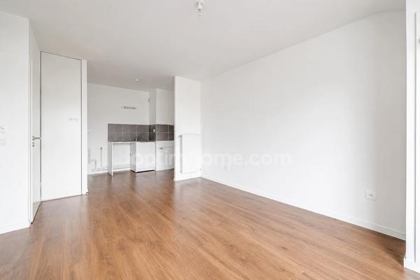 ESSEY LES NANCY (54) - APPARTEMENT 2 PIECES - DERNIER ÉTAGE AVEC ASCENSEUR - CAVE - PARKING - CALME ABSOLU
