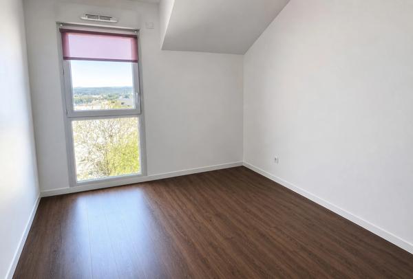ESSEY LES NANCY (54) - APPARTEMENT 2 PIECES - DERNIER ÉTAGE AVEC ASCENSEUR - CAVE - PARKING - CALME ABSOLU