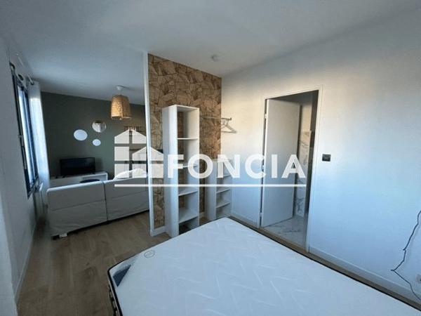 Location Studio meublé 26.37 m² - 8 RUE DU PETIT TOUR Poitiers 86000