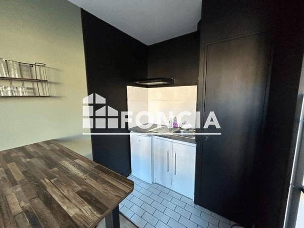 Location Studio meublé 26.37 m² - 8 RUE DU PETIT TOUR Poitiers 86000