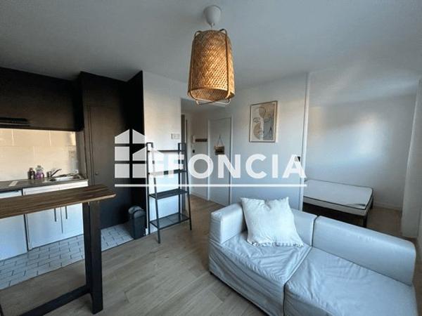 Location Studio meublé 26.37 m² - 8 RUE DU PETIT TOUR Poitiers 86000