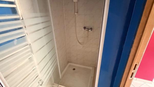 À vendre en exclusivité à Thonnelle (55600), immeuble de rapport à fort potentiel situé dans un environnement calme et recherché, à proximité de Montmédy, de la Belgique et du Luxembourg.