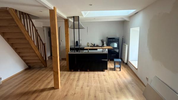 À vendre en exclusivité à Thonnelle (55600), immeuble de rapport à fort potentiel situé dans un environnement calme et recherché, à proximité de Montmédy, de la Belgique et du Luxembourg.