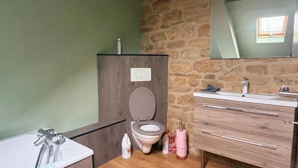 À vendre en exclusivité à Thonnelle (55600), immeuble de rapport à fort potentiel situé dans un environnement calme et recherché, à proximité de Montmédy, de la Belgique et du Luxembourg.