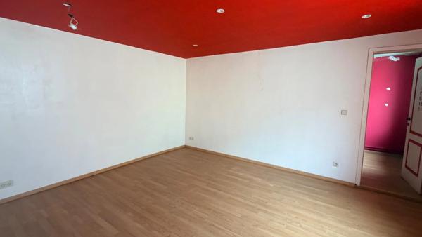 À vendre en exclusivité à Thonnelle (55600), immeuble de rapport à fort potentiel situé dans un environnement calme et recherché, à proximité de Montmédy, de la Belgique et du Luxembourg.
