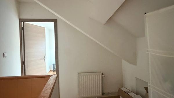 À vendre en exclusivité à Thonnelle (55600), immeuble de rapport à fort potentiel situé dans un environnement calme et recherché, à proximité de Montmédy, de la Belgique et du Luxembourg.
