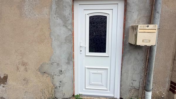 À vendre en exclusivité à Thonnelle (55600), immeuble de rapport à fort potentiel situé dans un environnement calme et recherché, à proximité de Montmédy, de la Belgique et du Luxembourg.