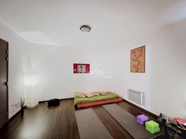 LOCAL COMMERCIAL 60M2 + PLACE STATIONNEMENT